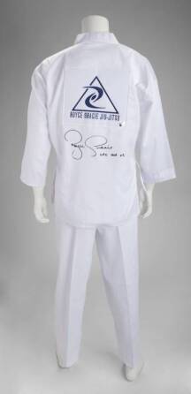 ROYCE GRACIE SIGNED GI AND GLOVE