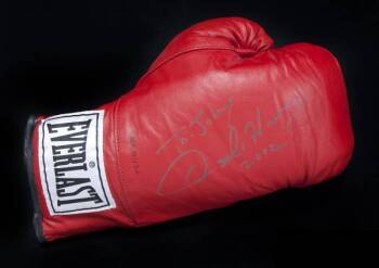 OSCAR DE LA HOYA SIGNED BOXING GLOVE