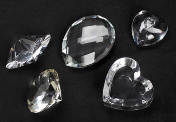 GROUP OF CRYSTAL HEARTS AND GEMS