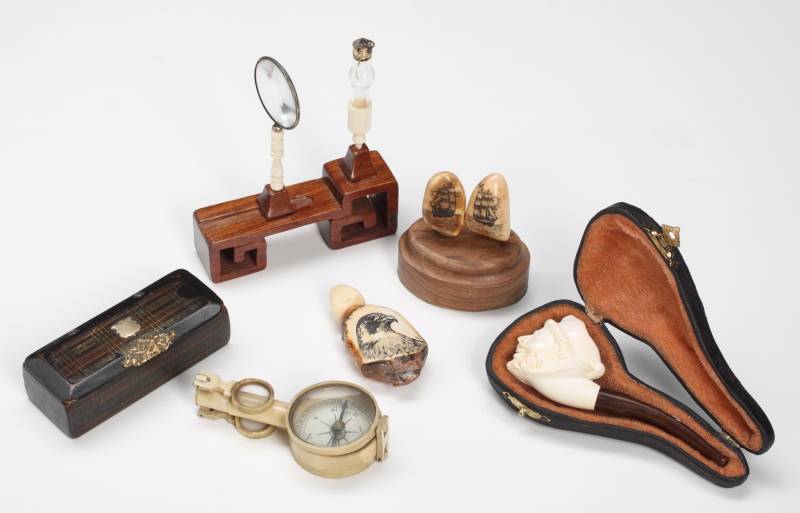 GROUP OF SMOKING AND NAUTICAL ITEMS