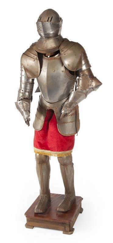 REPRODUCTION SUIT OF ARMOR