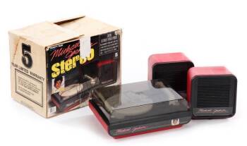 MICHAEL JACKSON SIGNED STEREO AND BOX