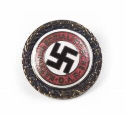 LIAM NEESON'S SCHINDLER'S LIST LAPEL PIN