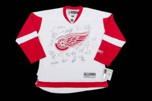 DETROIT RED WINGS 2007-08 TEAM SIGNED JERSEY