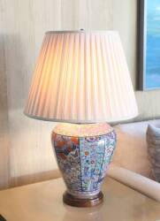 PAIR OF CHINESE PORCELAIN TABLE LAMPS - 2