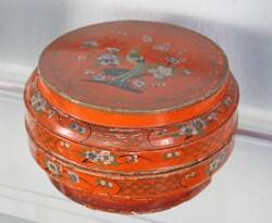 VINTAGE PAINTED CHINESE HATBOX *