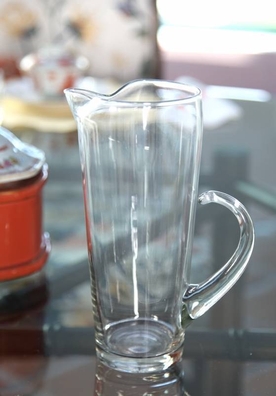 GROUP OF ASSORTED GLASS TABLEWARE