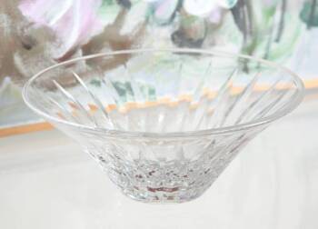 THREE ITEMS OF CUT GLASS TABLEWARE