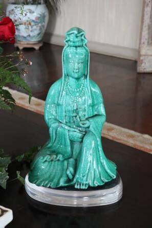 CHINESE CERAMIC FIGURE OF QUAN YIN *