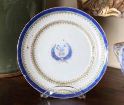 PAIR OF CHINESE EXPORT BLUE AND WHITE PORCELAIN ARMORIAL PLATES - 2