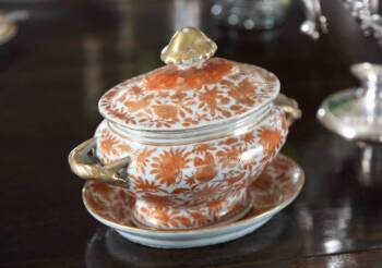 CHINESE EXPORT ORANGE FITZHUGH LIDDED SAUCE BOAT