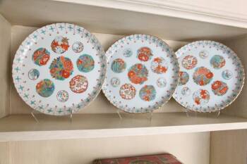 ASIAN POLYCHROME PAINTED AND GILT PARTIAL DINNER SERVICE