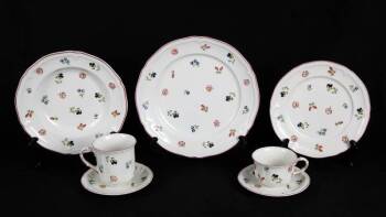 VILLEROY & BOCH PARTIAL DISH SET FOR EIGHT