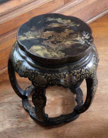 BLACK LACQUER CHINESE GARDEN SEAT