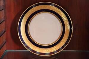 SET OF FOUR CABINET PLATES AND 12 ASSEMBLED DINNER PLATES