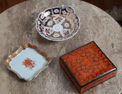 GROUP OF ASSORTED PORCELAIN TABLEWARE - 4