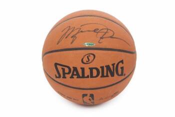 MICHAEL JORDAN SIGNED BASKETBALL