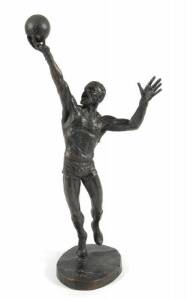 WILT CHAMBERLAIN 1973 LIMITED EDITION STATUE BY SCULPTOR THOMAS HOLLAND