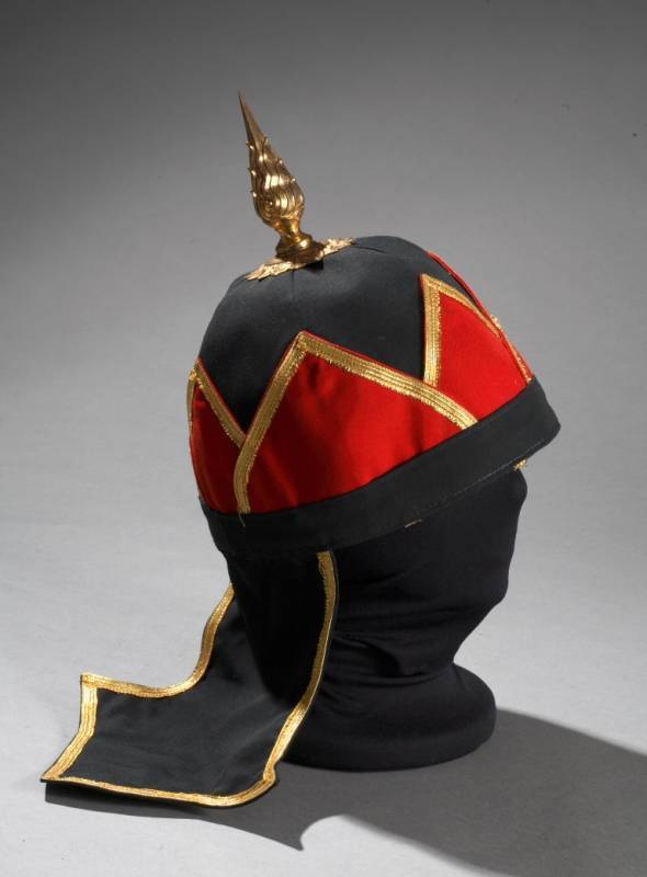 DOME-SHAPED HEADDRESS