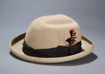 TAN FELT HAT