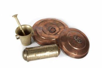 GRETA GARBO GROUP OF BRASS AND COPPER ITEMS