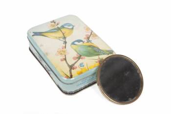 GRETA GARBO COMPACT MIRROR AND TIN