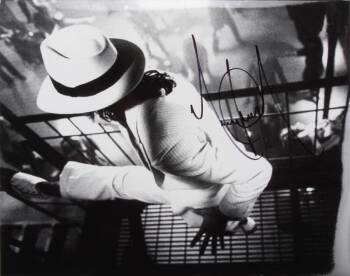 MICHAEL JACKSON SIGNED PHOTOGRAPH