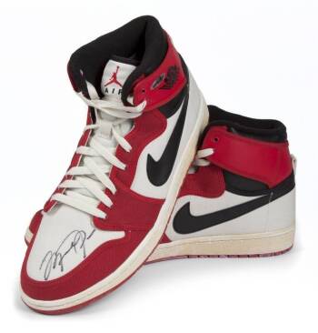 MICHAEL JORDAN SIGNED NIKE AIR JORDAN 1 RETRO SHOE