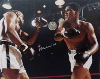 MUHAMMAD ALI SIGNED PHOTOGRAPH