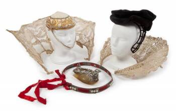 VINTAGE HOLLYWOOD PERIOD ACCESORIES