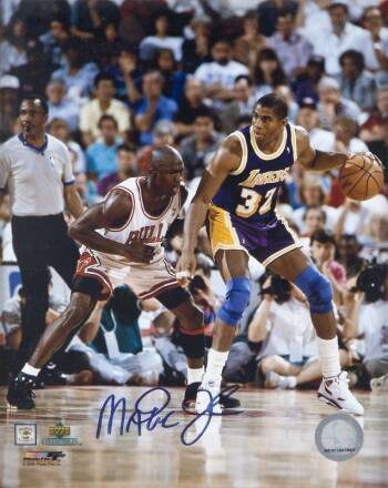 MAGIC JOHNSON SIGNED PHOTOGRAPH