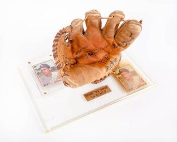 BURT REYNOLDS DICK HOWSER BASEBALL GLOVE DISPLAY