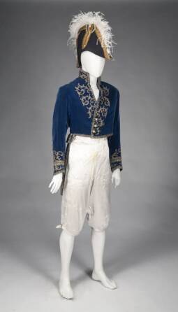 MAX WELDY PARIS STUDIO COSTUME