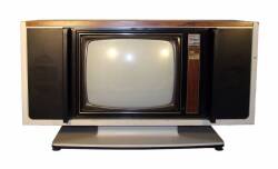 ELVIS PRESLEY TELEVISION FROM HIS GRACELAND BEDROOM •