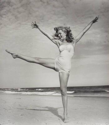 MARILYN MONROE VINTAGE PHOTOGRAPH BY ANDRE de DIENES