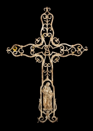 ANTIQUE DECORATIVE IRON CROSS