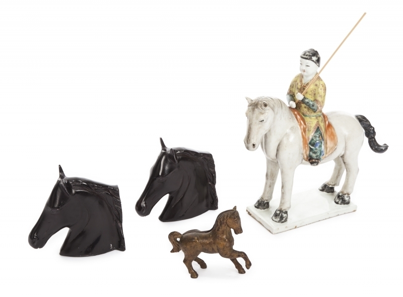 ASSORTED HORSE FIGURINES