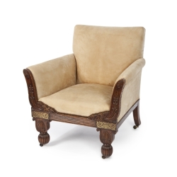 ANTIQUE CLUB CHAIR