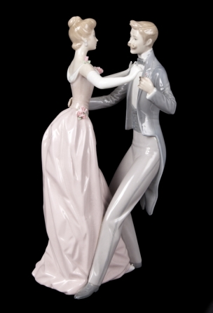 JOAN COLLINS LLADRO "ANNIVERSARY WALTZ" FIGURINE