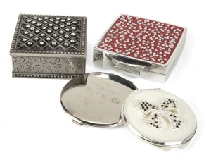 JOAN COLLINS GROUP OF MODERN COMPACTS