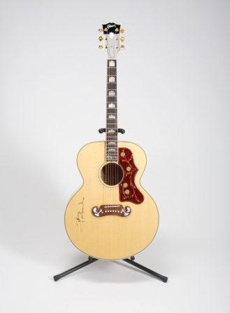 PETE TOWNSEND SIGNED ACOUSTIC GUITAR