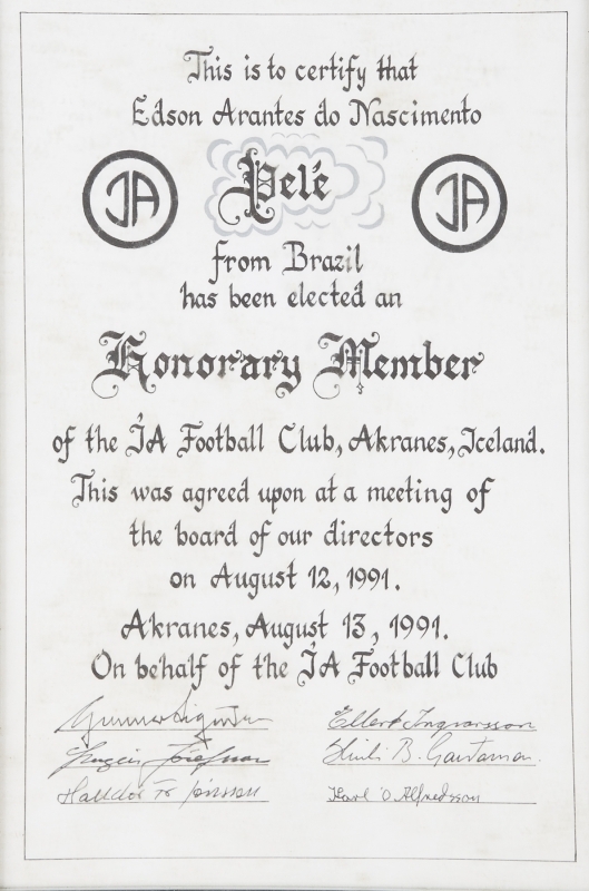 PELÉ AUGUST 13, 1991, ÍßRÓTTABANDALAG AKRANESS FOOTBALL CLUB CERTIFICATE WITH TROPHY