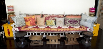 ZAPPA DISTRESSED PAINTED CARVED SETTLE
