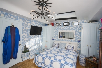 ZAPPA GROUP OF BLUE AND WHITE FURNISHINGS