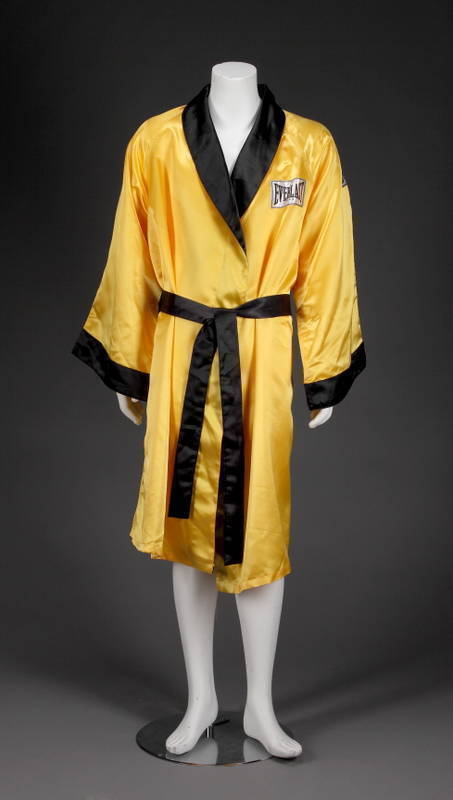 R. KELLY SIGNED BOXING ROBE