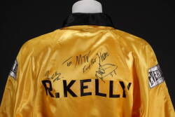 R. KELLY SIGNED BOXING ROBE - 2