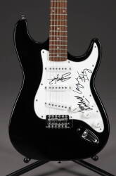 LAYNE STALEY, ALICE IN CHAINS SIGNED GUITAR - 2