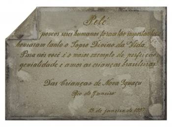 PELÉ JANUARY 15, 1997, CHILDREN OF IGUAÇU PRESENTED PLAQUE