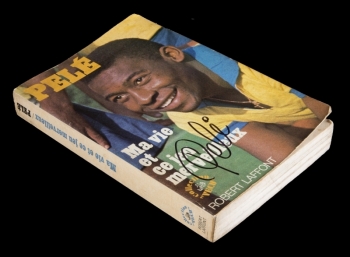 PELÉ SIGNED FRENCH MY LIFE AND THE BEAUTIFUL GAME BOOK