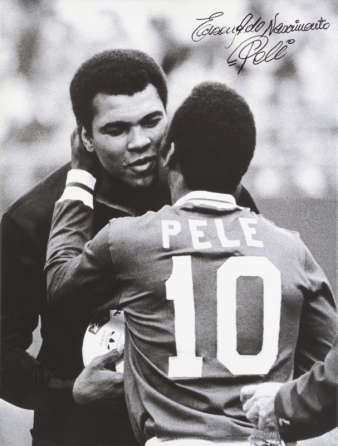 PELÉ SIGNED NEW YORK COSMOS FINAL GAME CANVAS WITH MUHAMMAD ALI